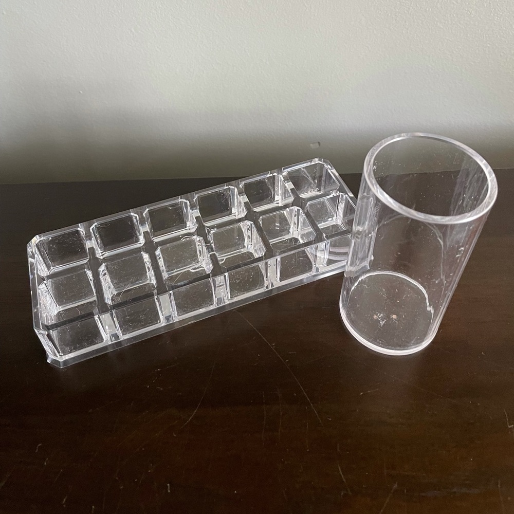 Acrylic Makeup Holders - Picture 2 of 3
